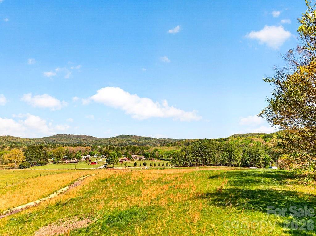 000 Etowah School Rd., Hendersonville, NC 28739