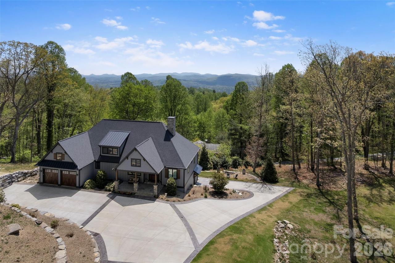 231 Tower Cir., Hendersonville, NC 28739