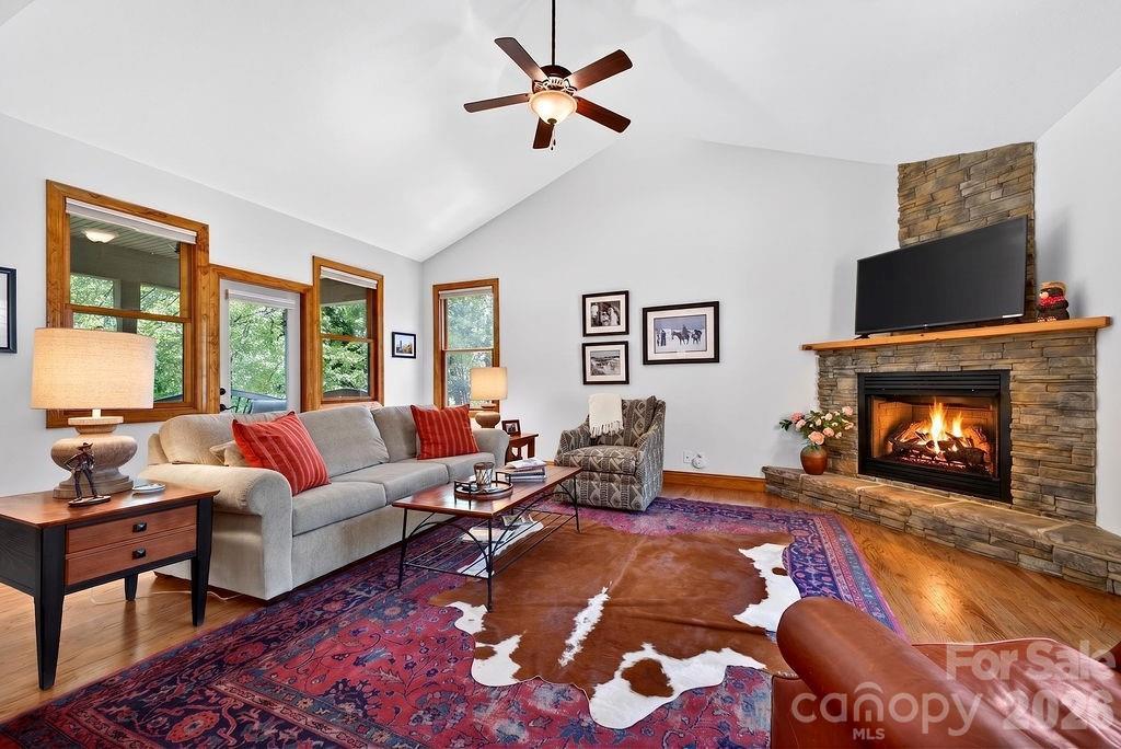 24 Triple Fairways Dr., Hendersonville, NC 28739
