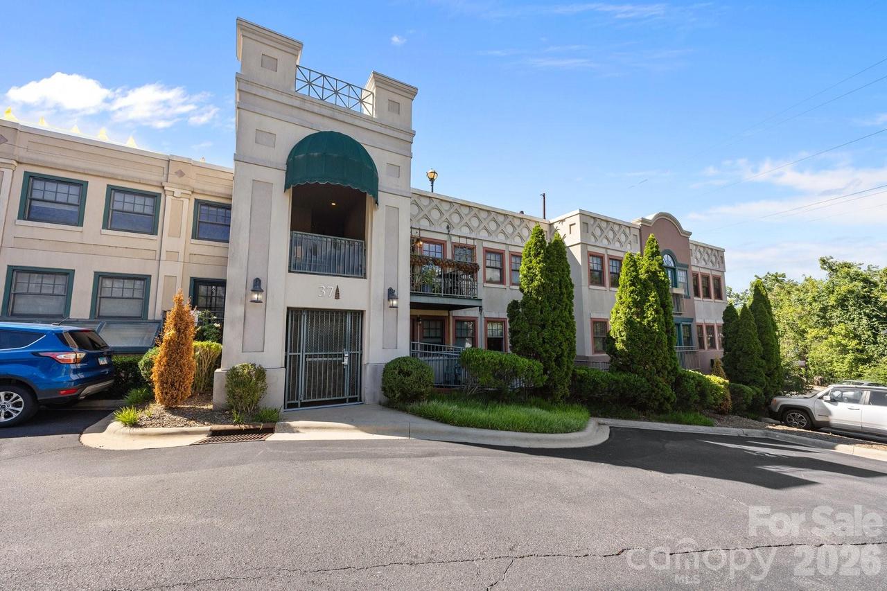 37 Hiawassee St. #W102, Asheville, NC 28801