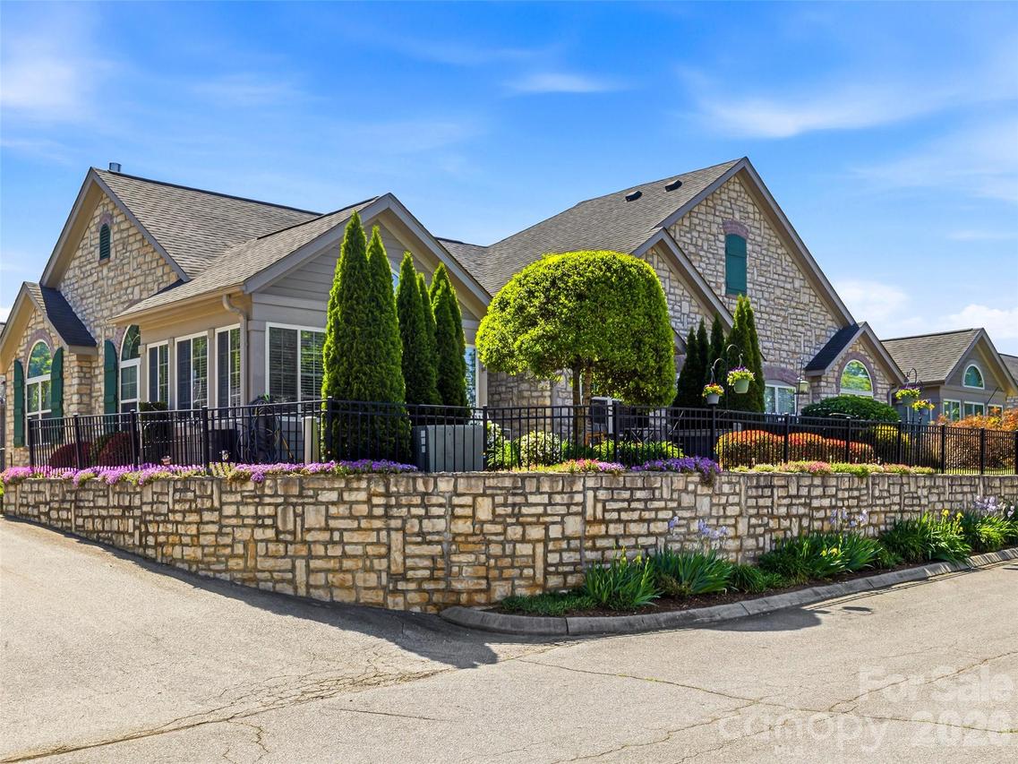 174 Summerfield Pl., Flat Rock, NC 28731