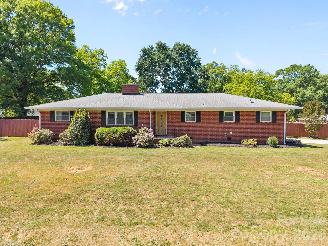 903 E Iredell Ave., Mooresville, NC 28115