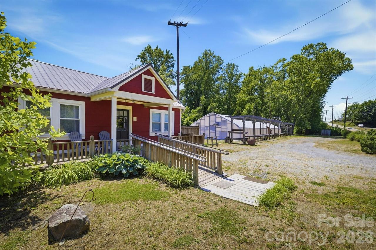 905 Carbon City Rd., Morganton, NC 28655