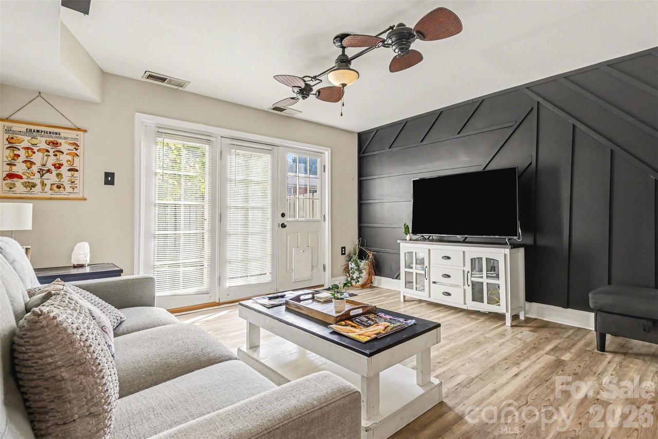 1201 Green Oaks Ln., Charlotte, NC 28205
