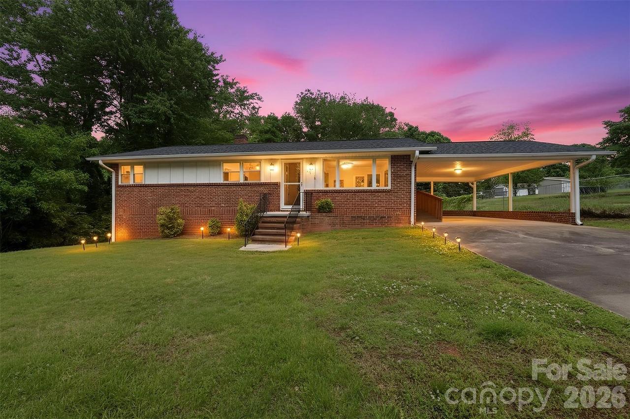 88 36th St., Hickory, NC 28601