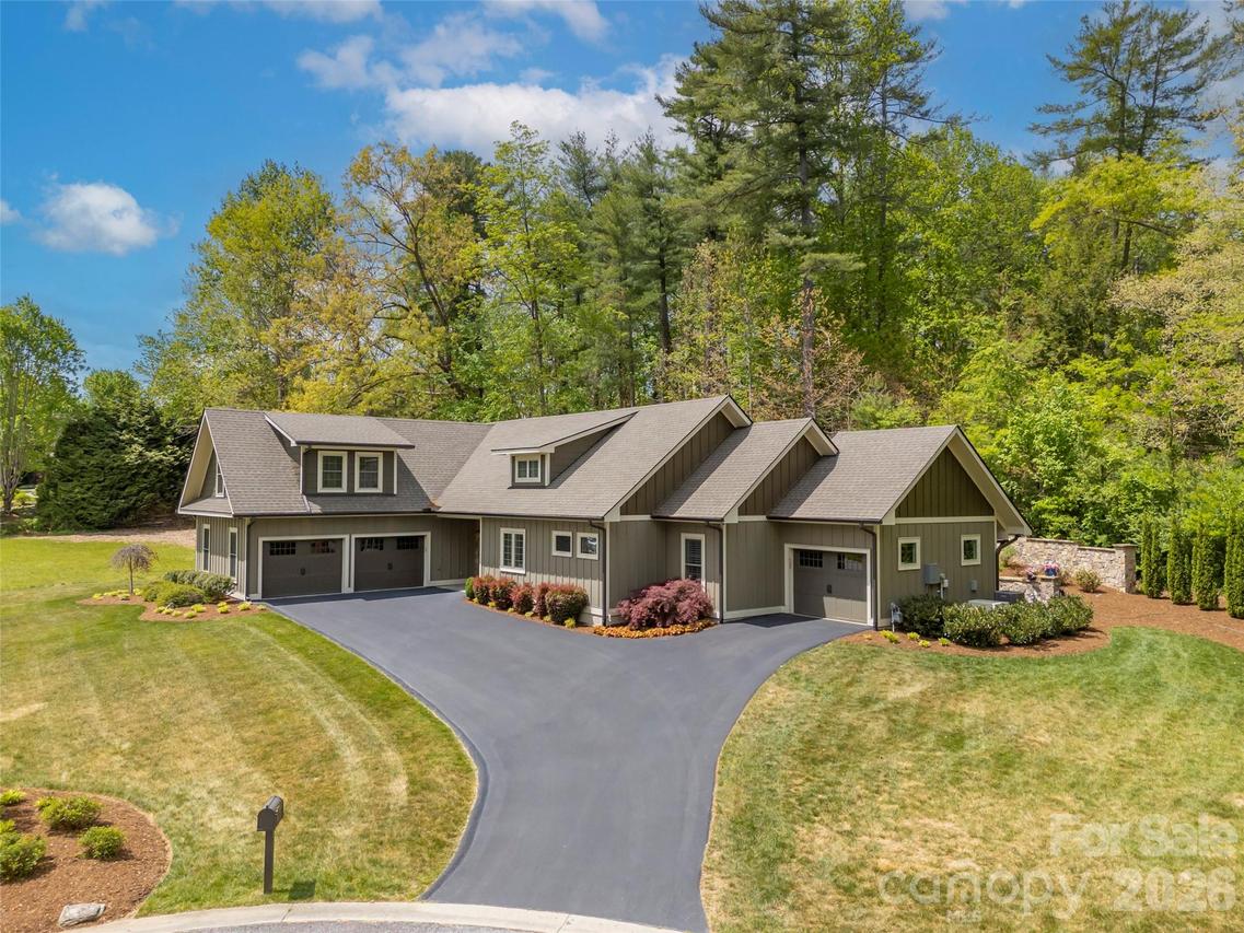 161 Linda Ann Dr., Flat Rock, NC 28731