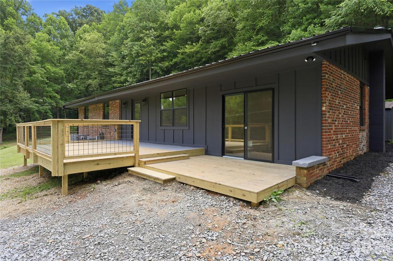 30 Top Of The Mountain Rd., Hendersonville, NC 28739