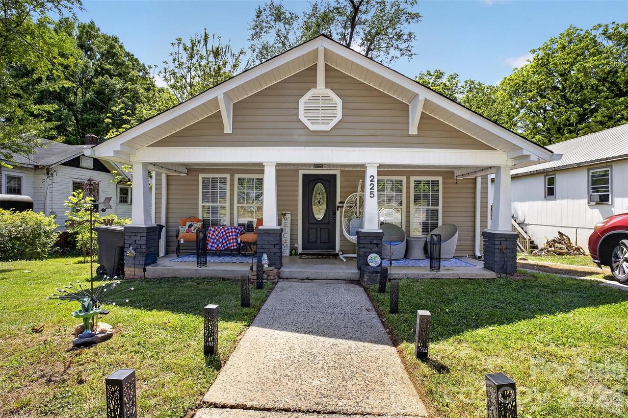 225 E End Ave., Statesville, NC 28677