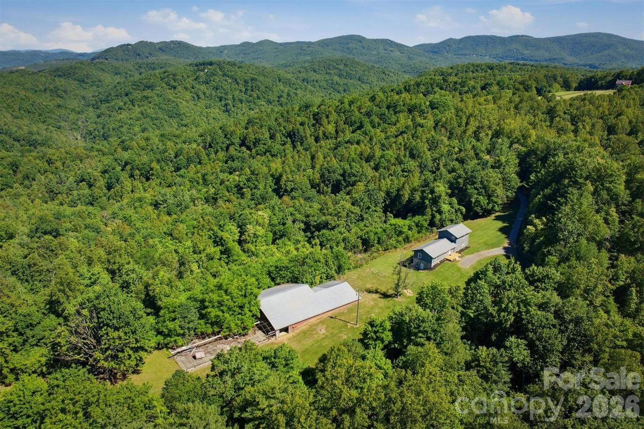 822 Windy Mountain Rd., Deep Gap, NC 28618