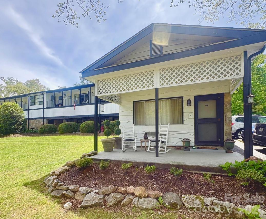 140 Old Mill Rd., Flat Rock, NC 28731