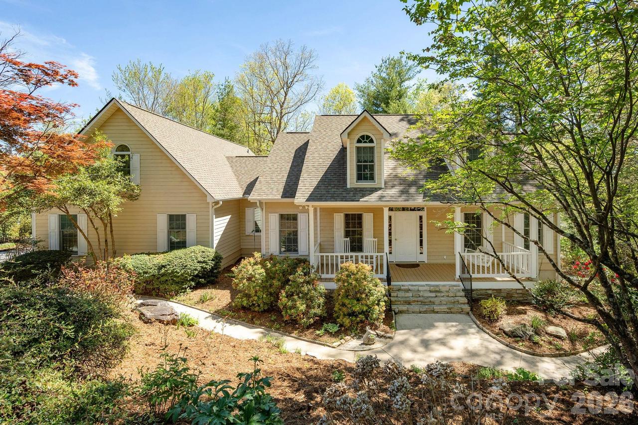 4 Ben Hogan Dr., Hendersonville, NC 28739
