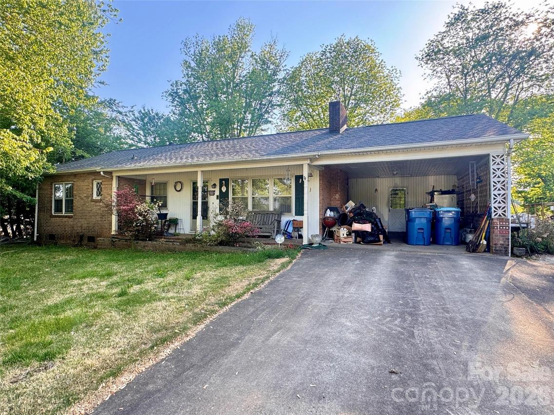 1102 Afton Dr., Lenoir, NC 28645