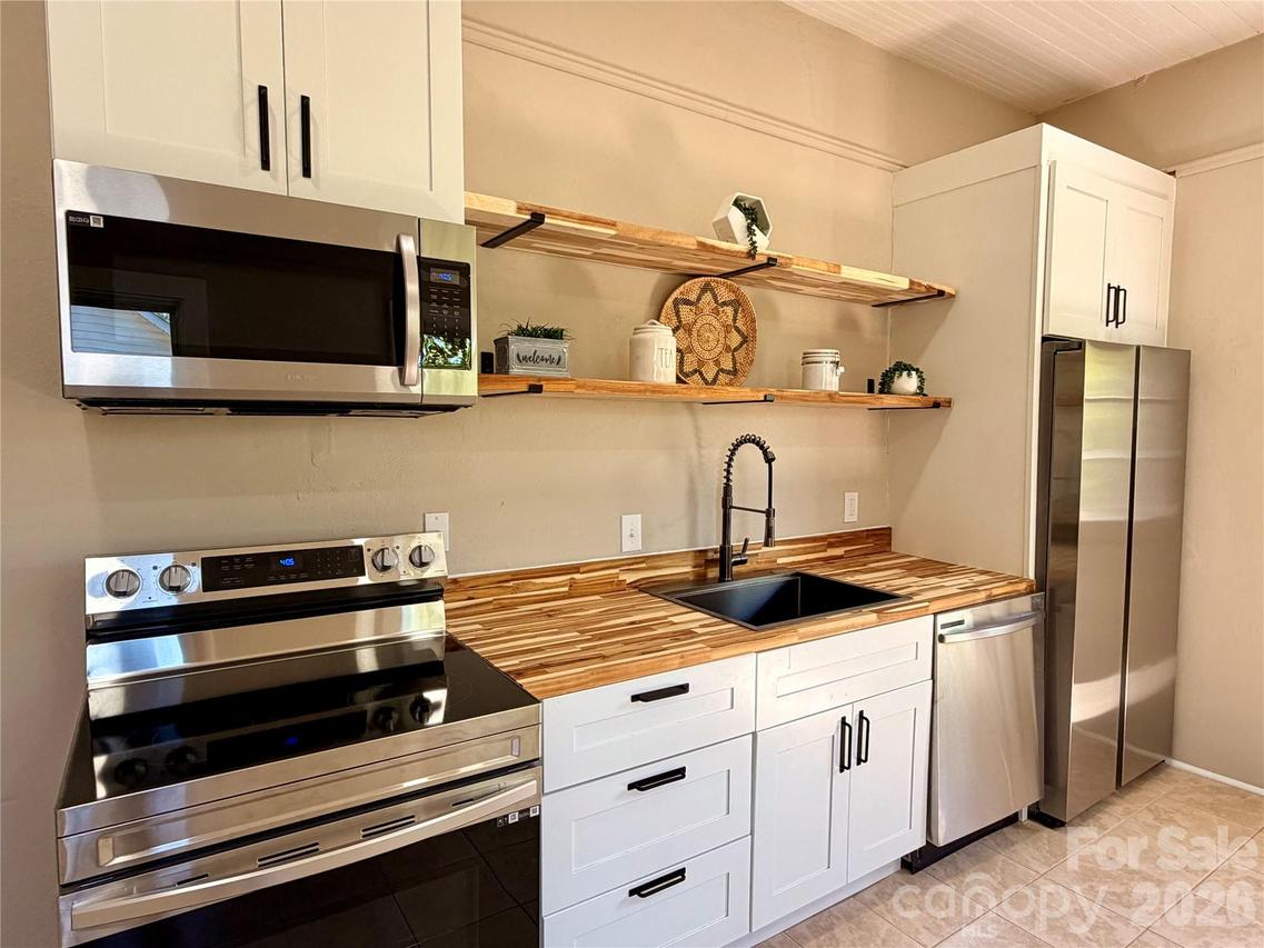 18 Midway St., Granite Falls, NC 28630