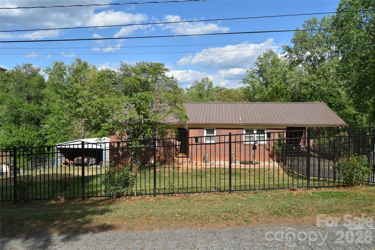 1082 Maple St., Granite Falls, NC 28630