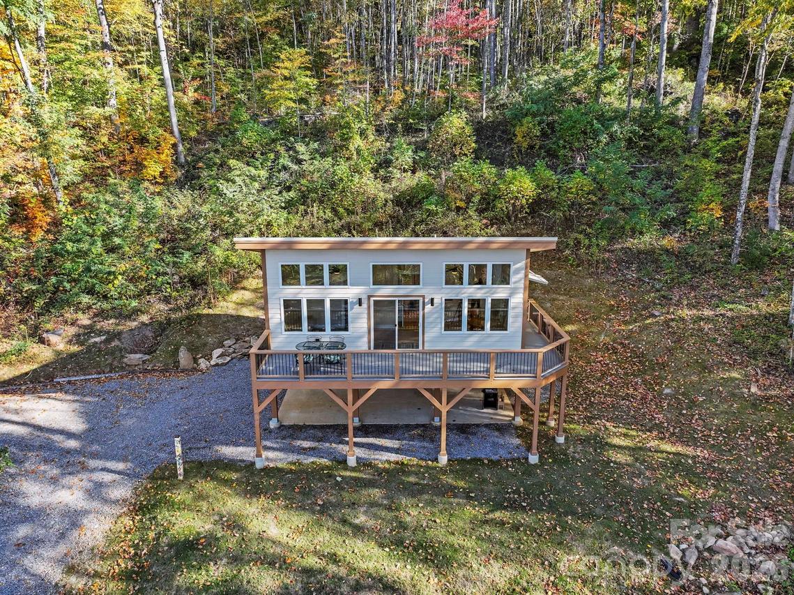 96 Old Cove Rd., Black Mountain, NC 28711