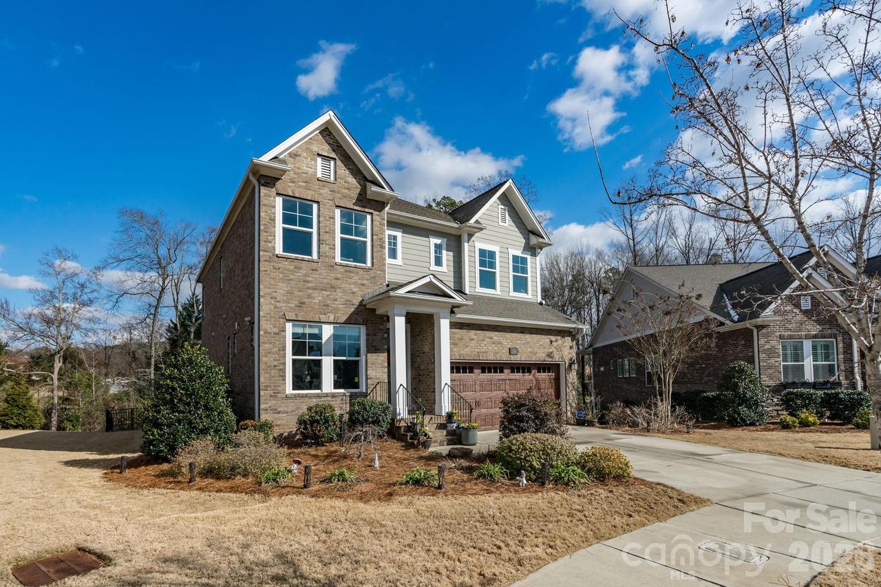 1124 Greenbridge Dr., Matthews, NC 28105