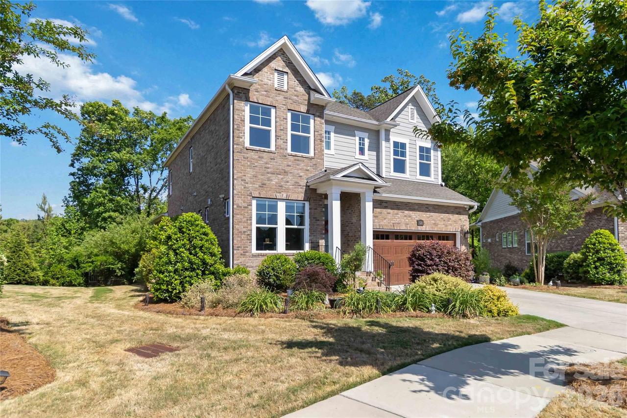 1124 Greenbridge Dr., Matthews, NC 28105