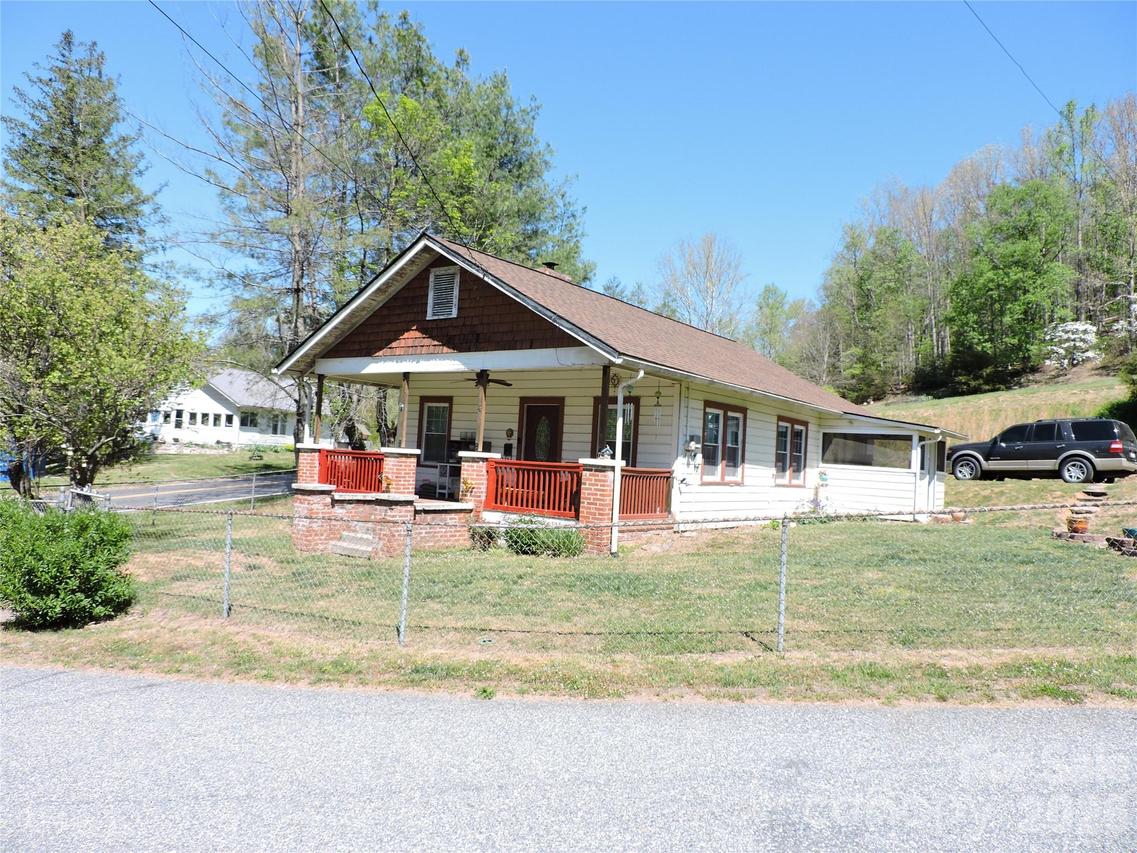 4 Carter Rd., Weaverville, NC 28787