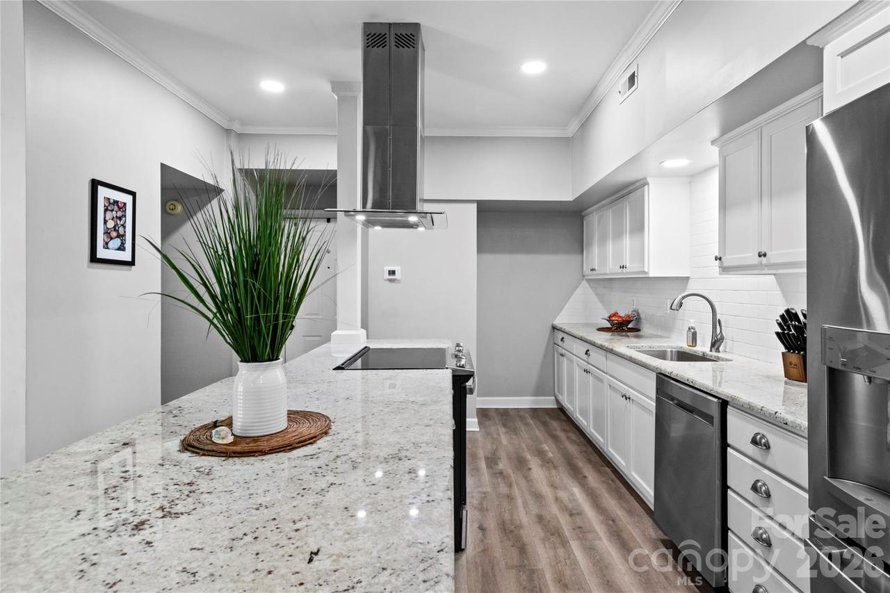 376 Meadows Cir., Winston Salem, NC 27104