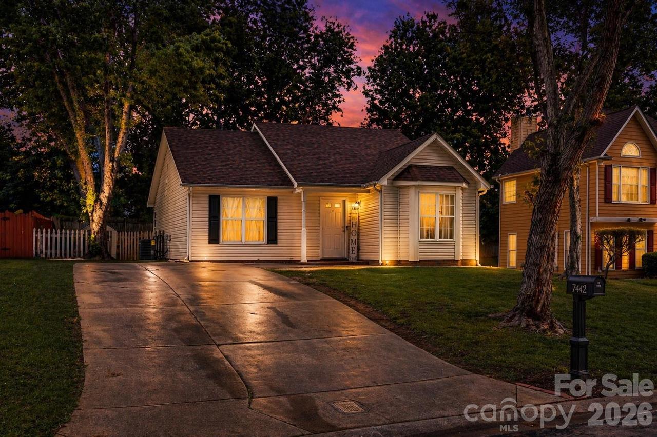 7442 Crestside Ln., Charlotte, NC 28227