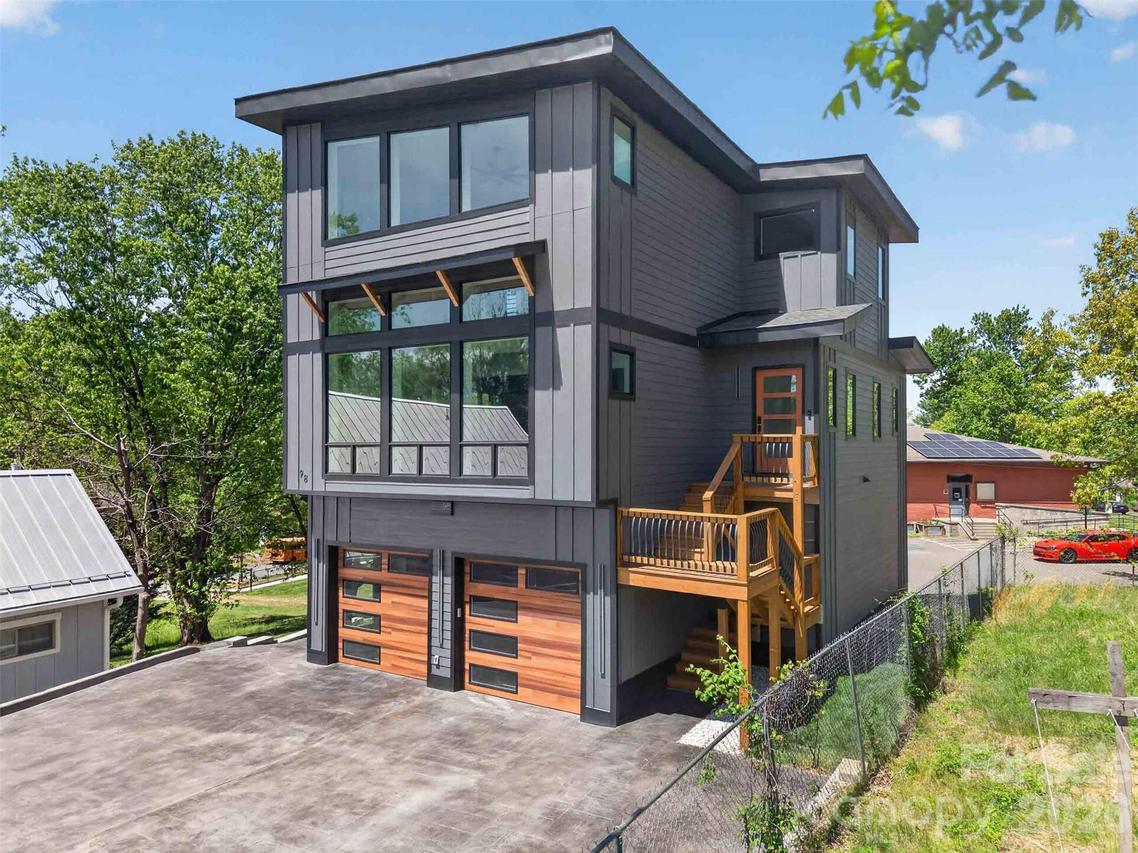 98 Downing St., Asheville, NC 28806