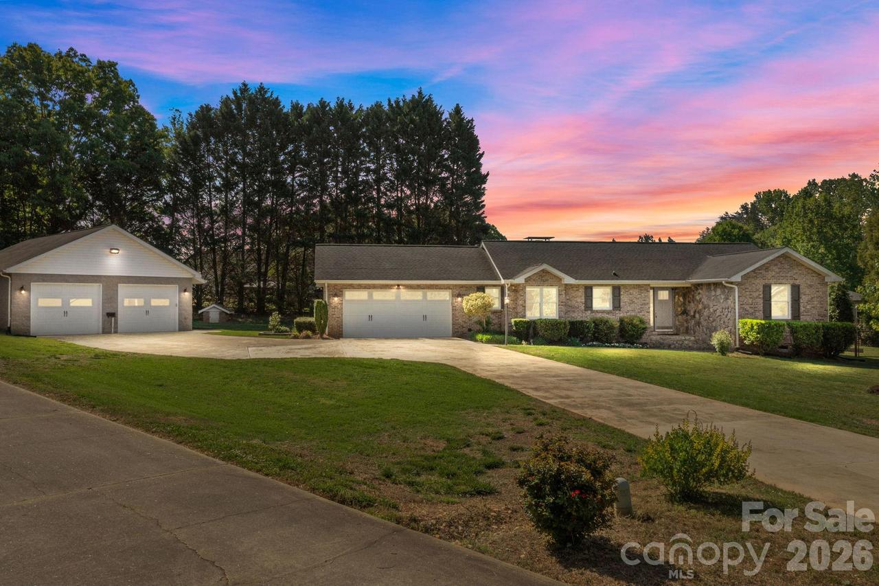3030 Lydia Ln., Newton, NC 28658