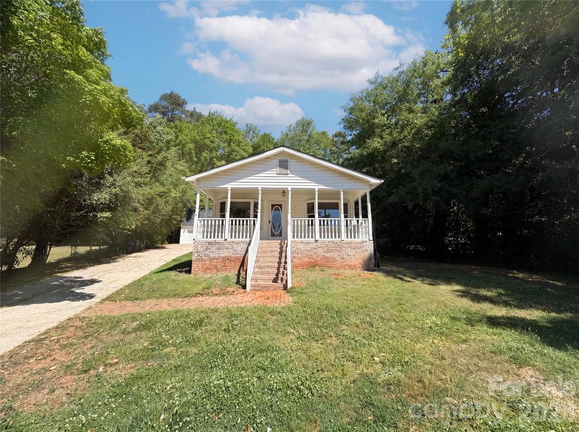 411 Ewing Dr., Belmont, NC 28012
