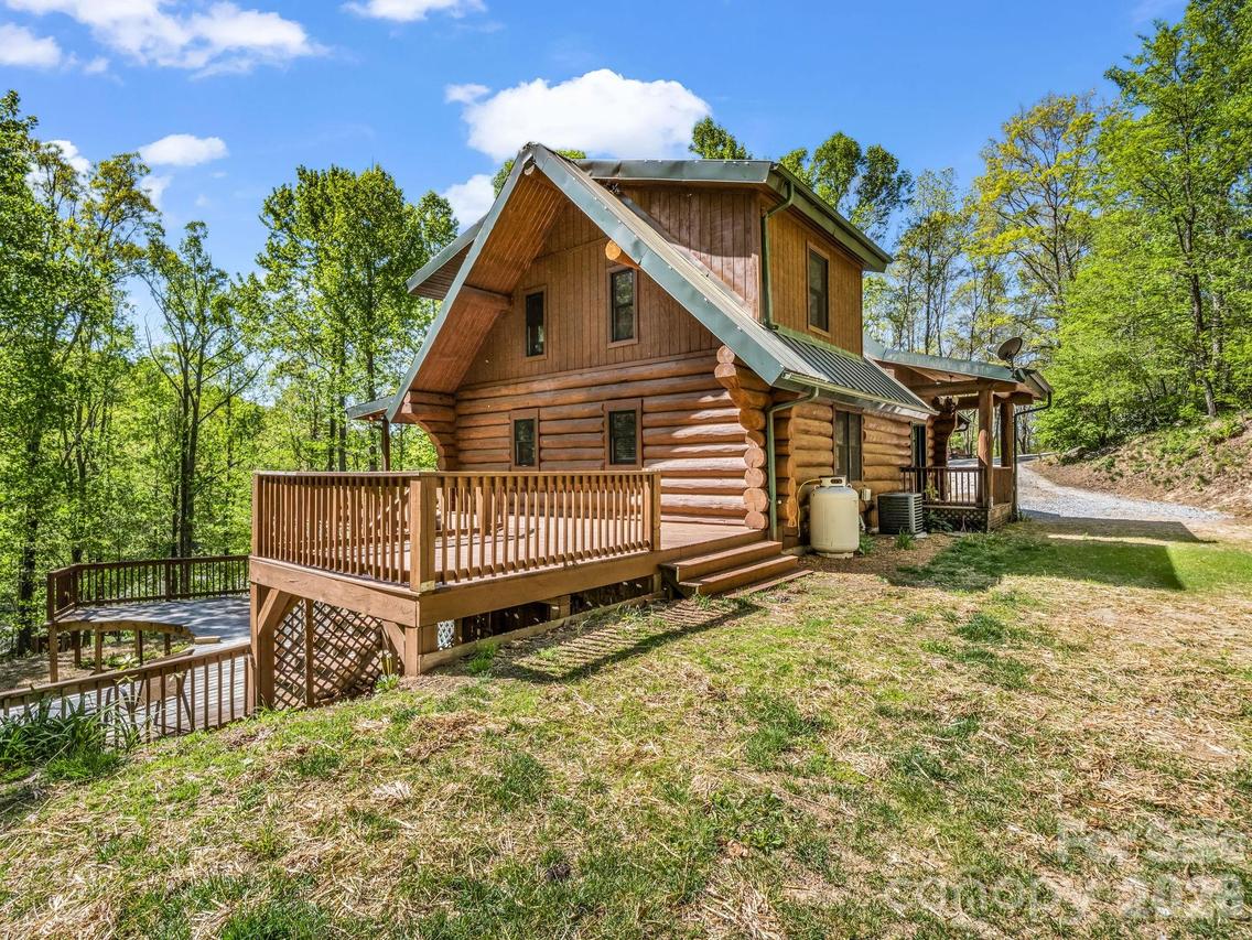 170 Old Mountain Pass, Hendersonville, NC 28792