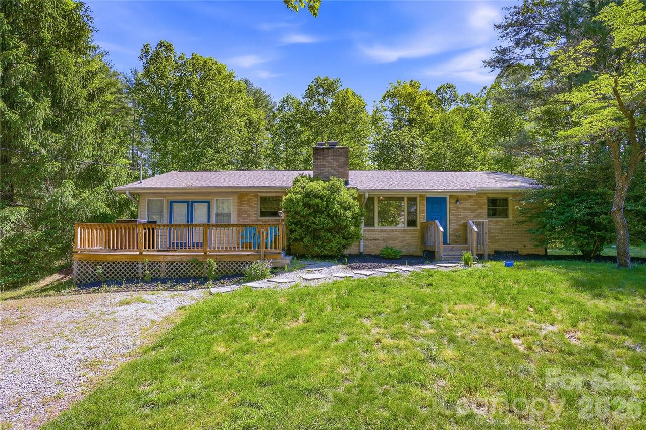 115 Field Sparrow Ln., Hendersonville, NC 28792