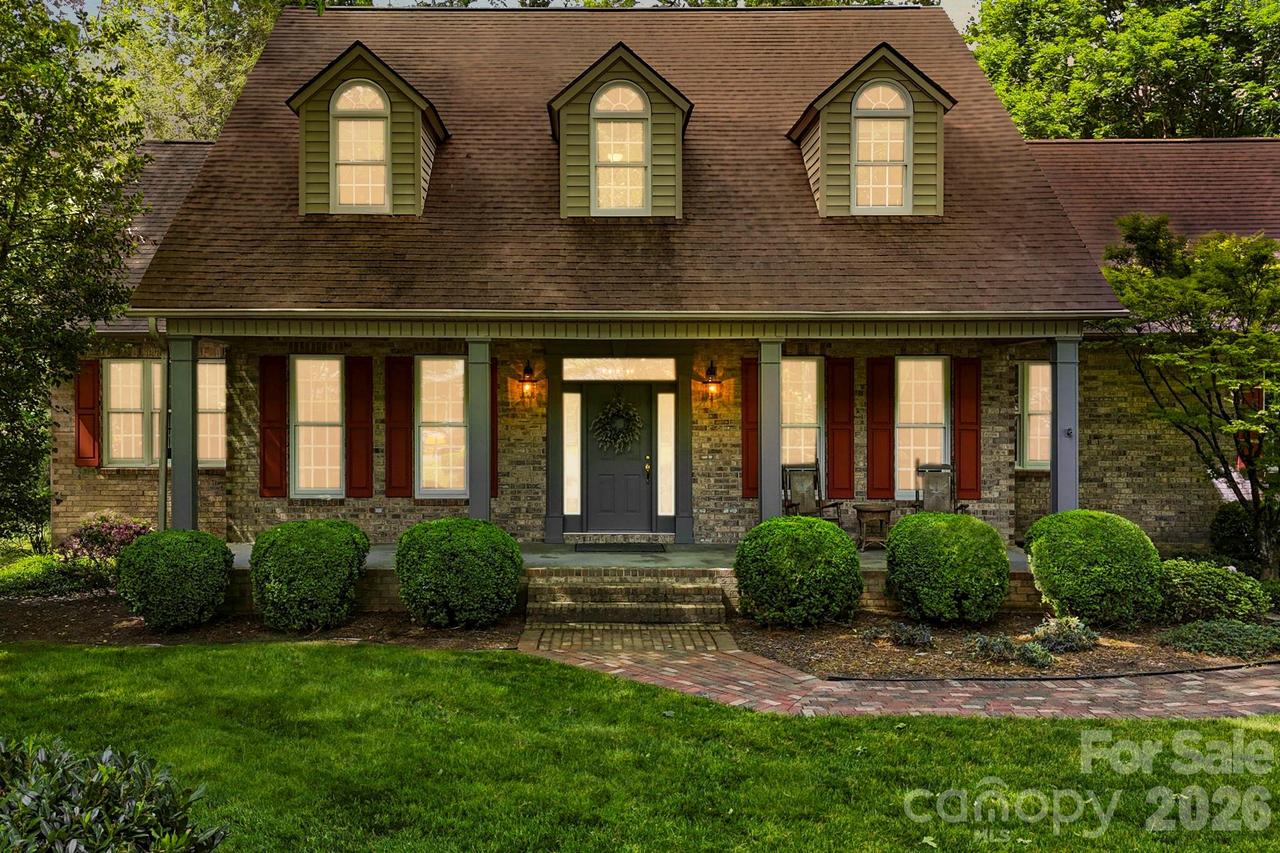 17 Crooked Oak Ct., Hendersonville, NC 28791