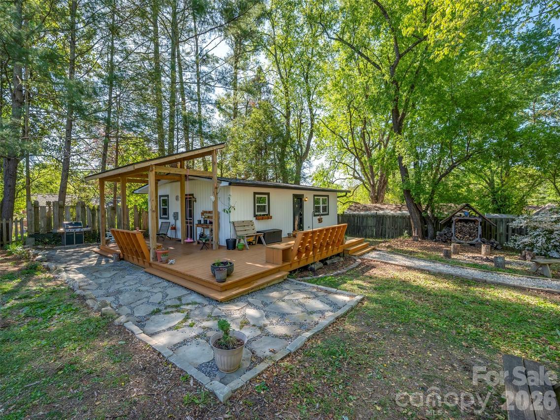 1737 Shano Dr., Hendersonville, NC 28791