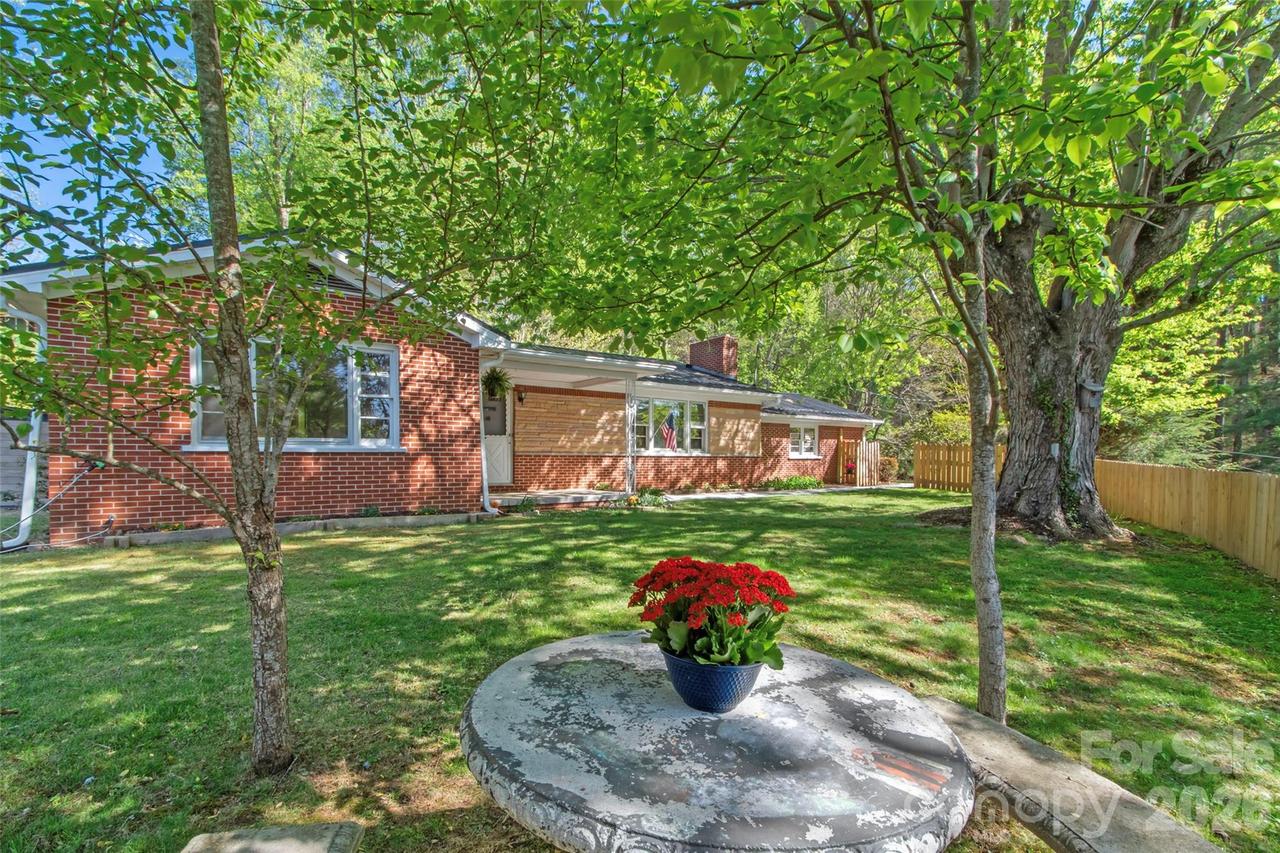 309 Presnell St., Burnsville, NC 28714