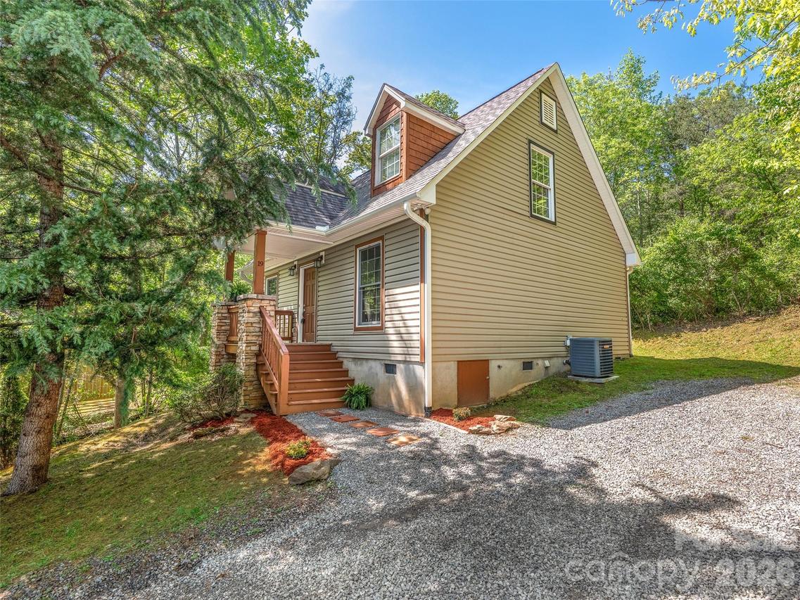 19 Stone Cottage Rd., Asheville, NC 28806