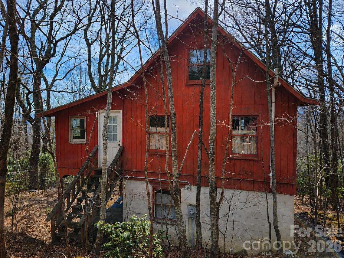 929 Pine Ridge Rd., Hendersonville, NC 28792