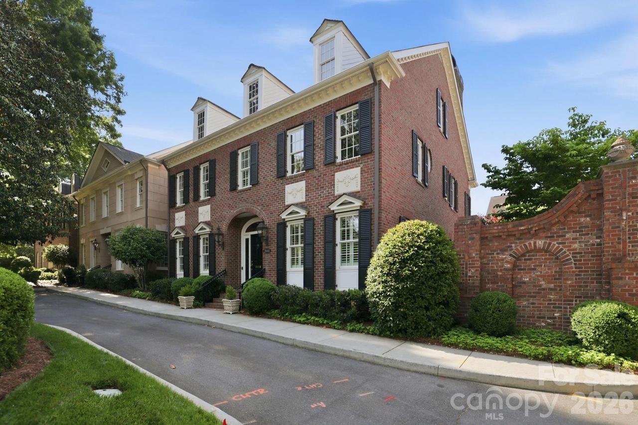 2044 Queens Rd., Charlotte, NC 28207