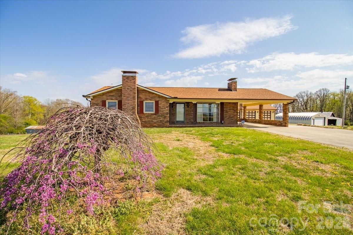 3556-1 White Plains Rd., Roaring River, NC 28669