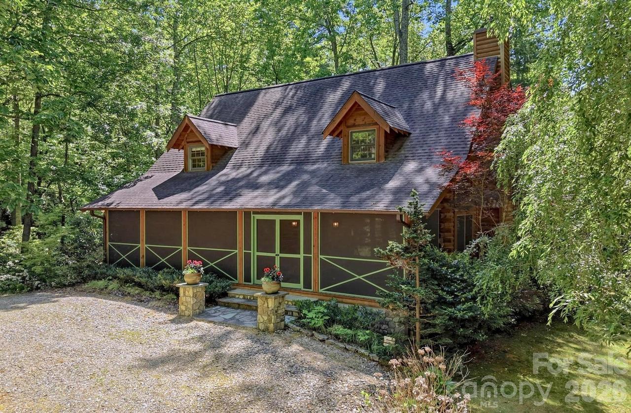 16 Shadow Brook Dr., Flat Rock, NC 28731