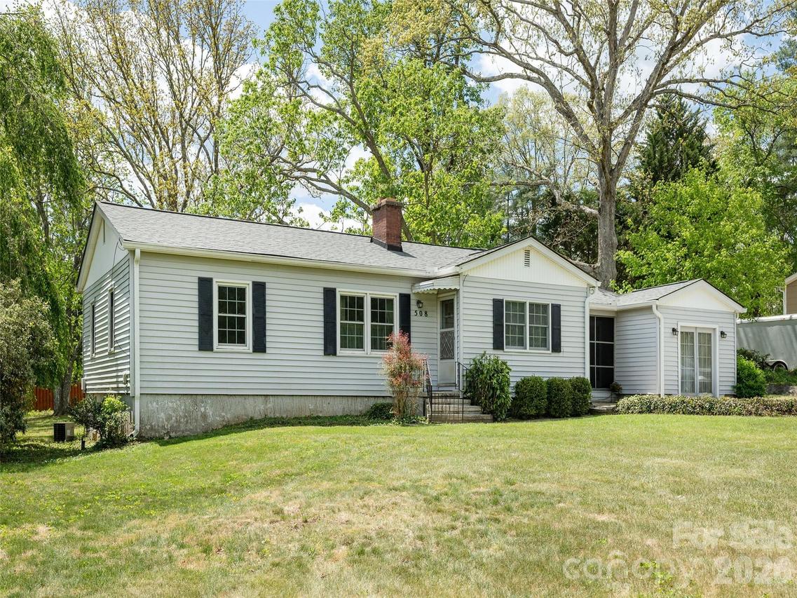 508 Higate Rd., Hendersonville, NC 28791