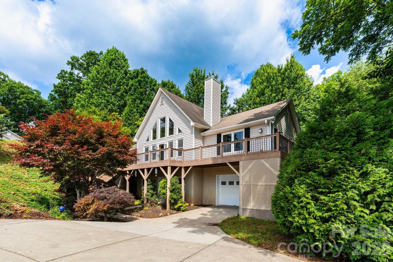 44 Deer Meadows Dr., Candler, NC 28715