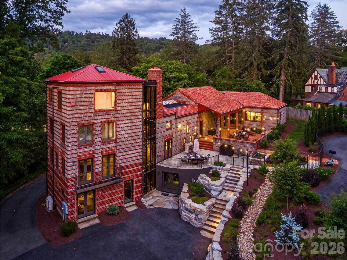 24 Kimberly Ave., Asheville, NC 28804