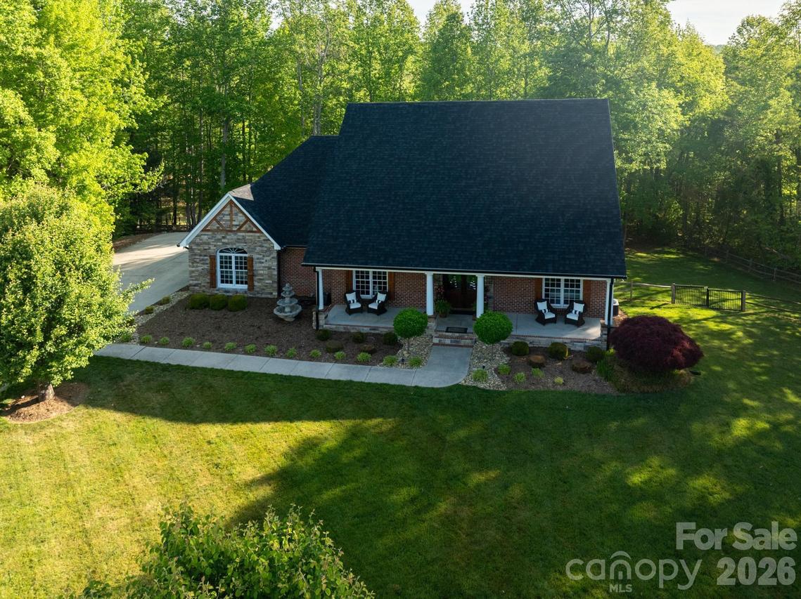 2447 Thornfield Dr., Lenoir, NC 28645