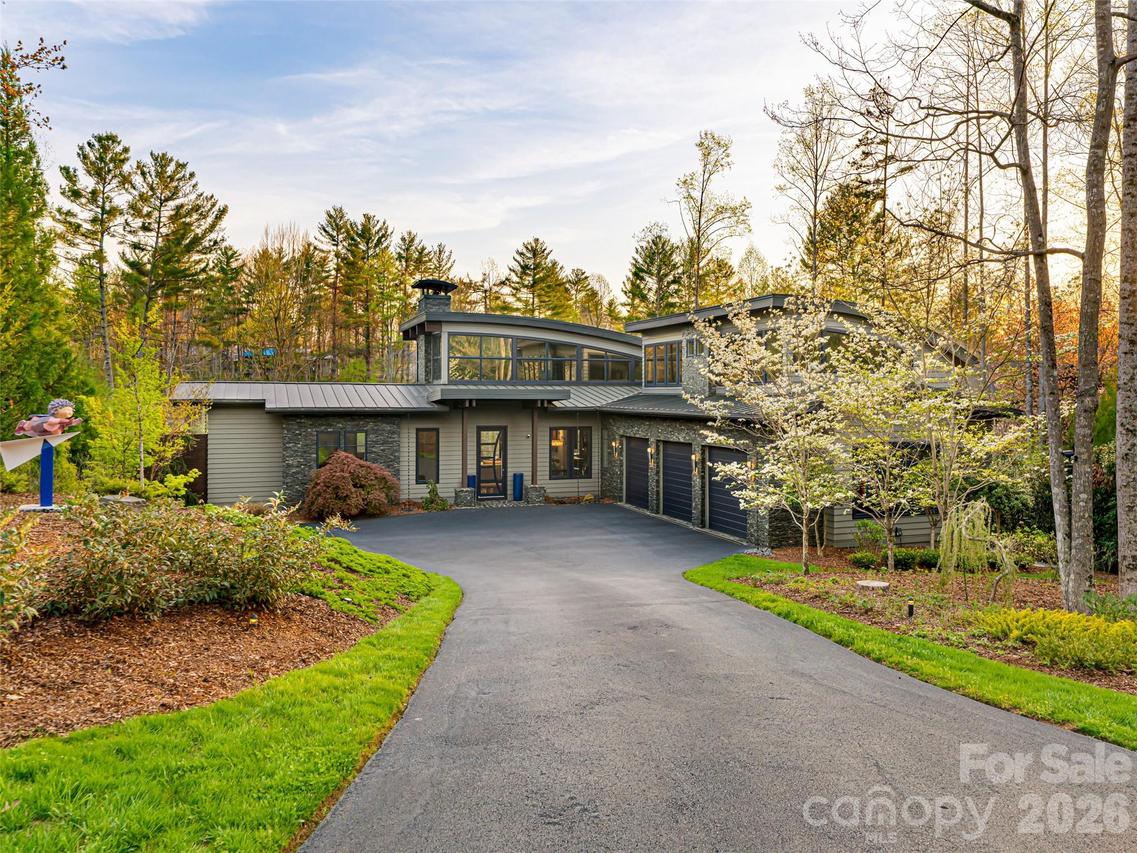 32 Brookline Dr., Asheville, NC 28803