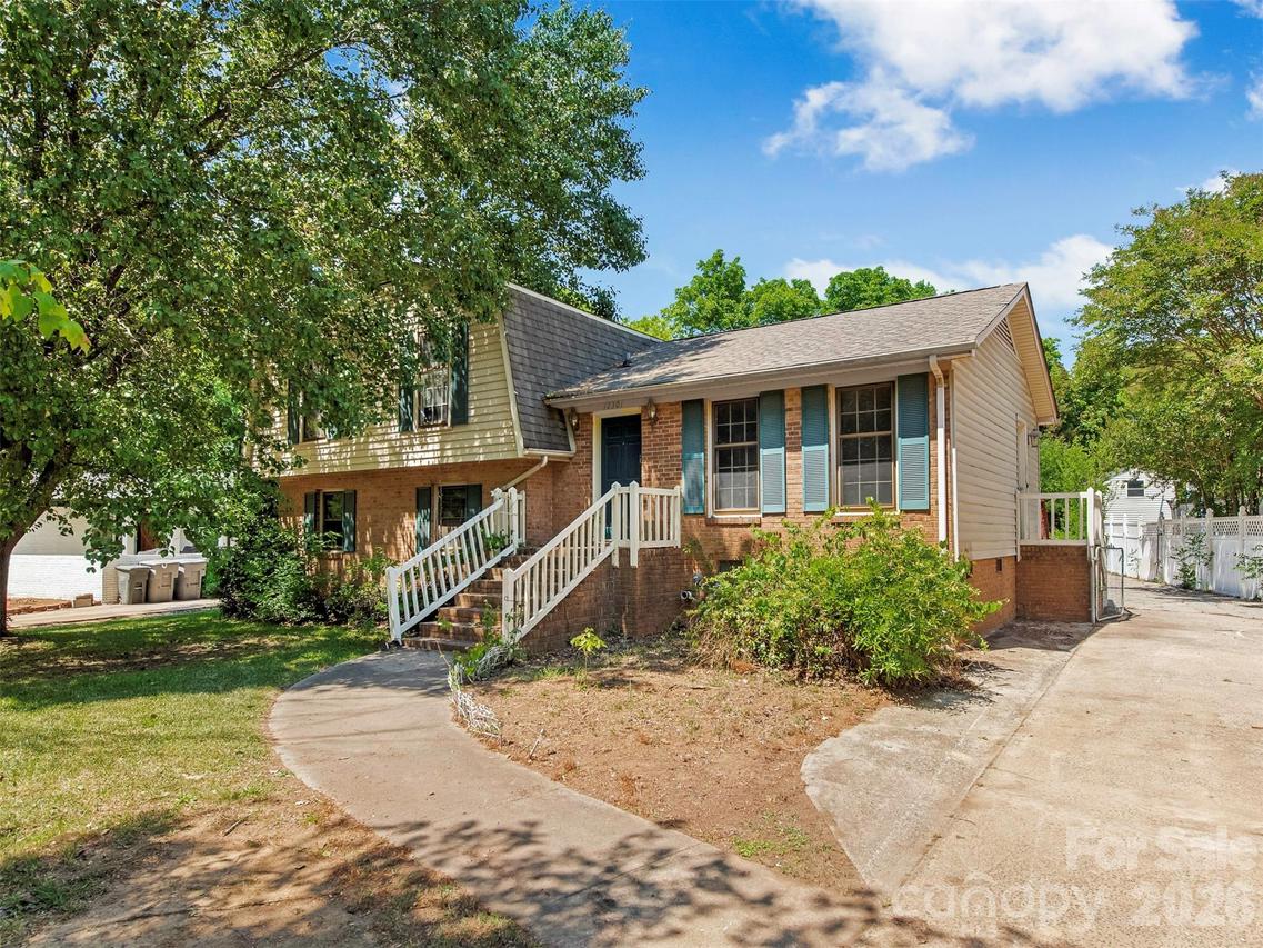 12301 Oakhaven Dr., Charlotte, NC 28273