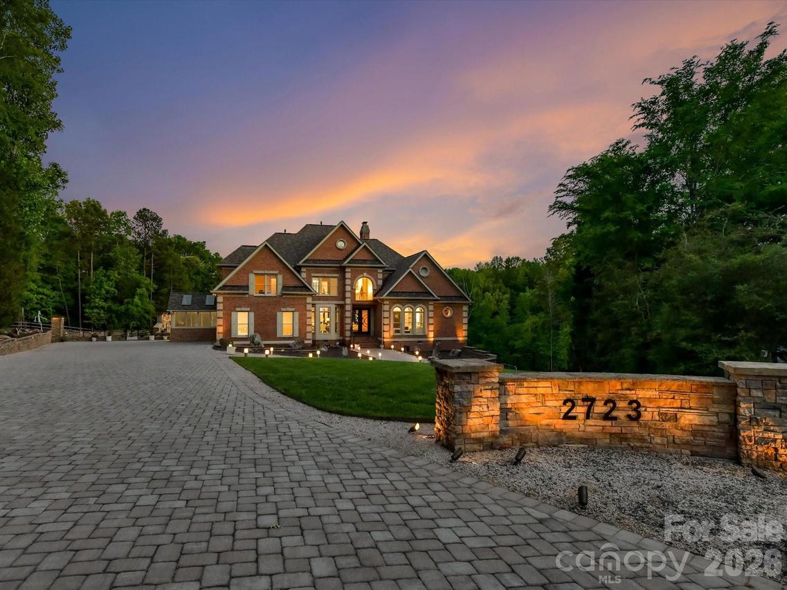 2723 Providence Pine Ln., Charlotte, NC 28270