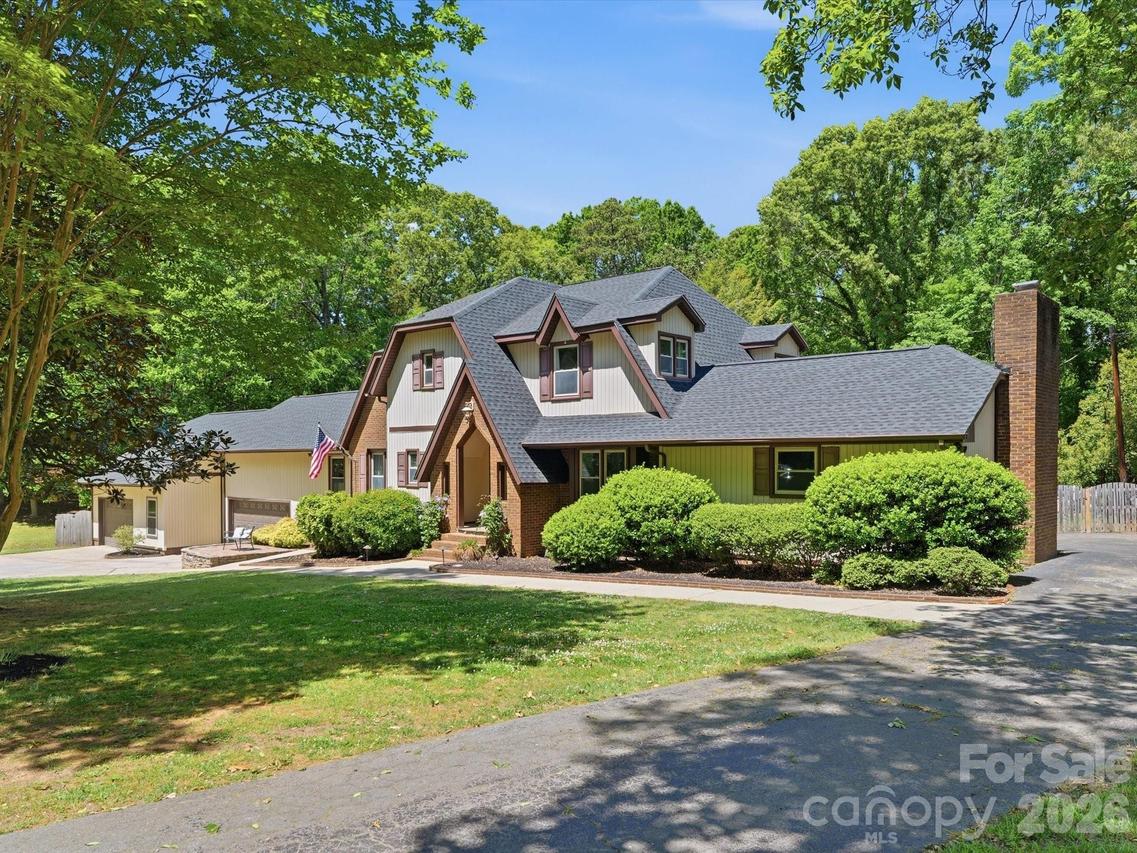 2637 Rolling Hills Dr., Monroe, NC 28110