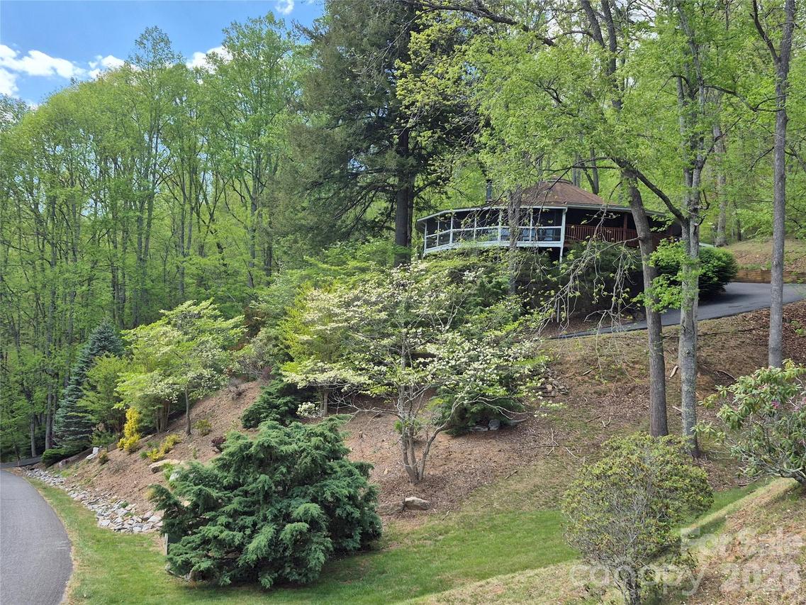 623 Country Club Dr., Canton, NC 28716