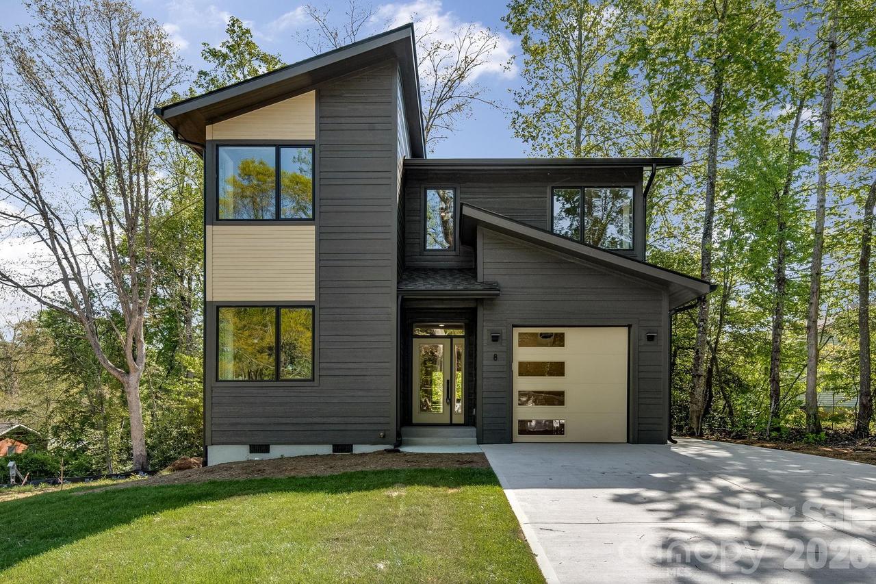 8 Campbell St., Black Mountain, NC 28711