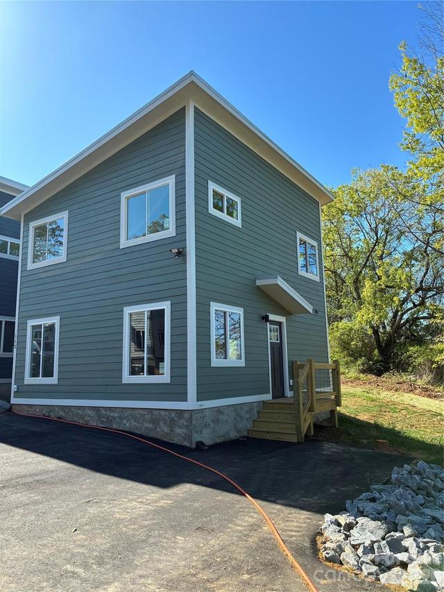112 Lager Ln., Asheville, NC 28806