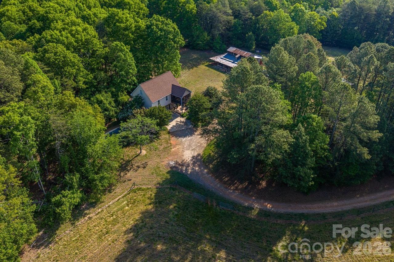 702 Saddlebrook Ln., Cherryville, NC 28021