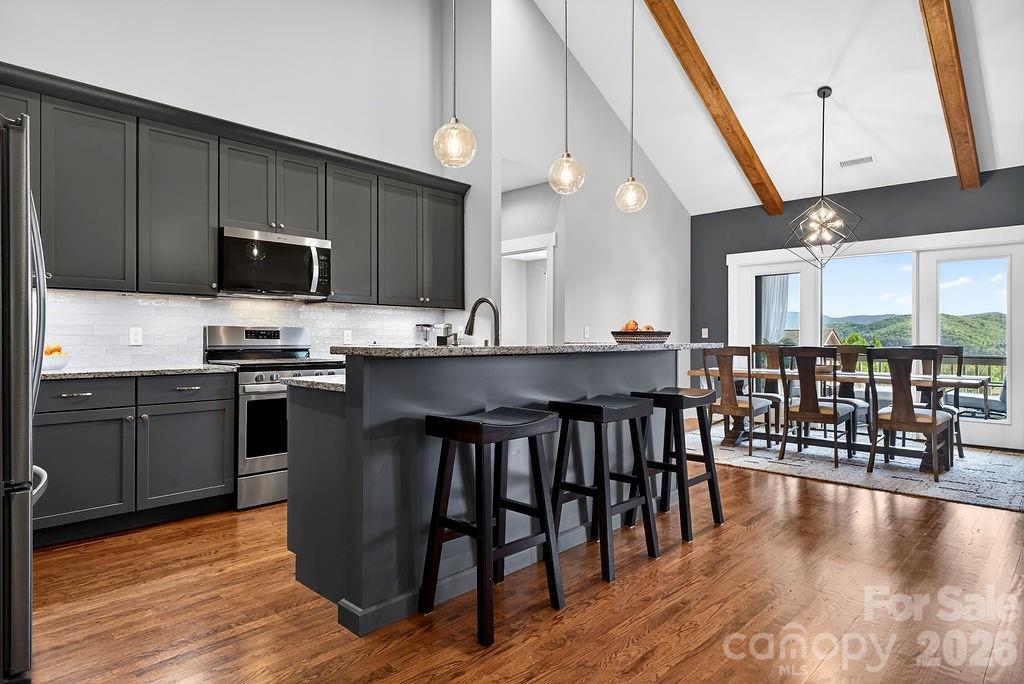 70 Copper Creek Ln., Hendersonville, NC 28739